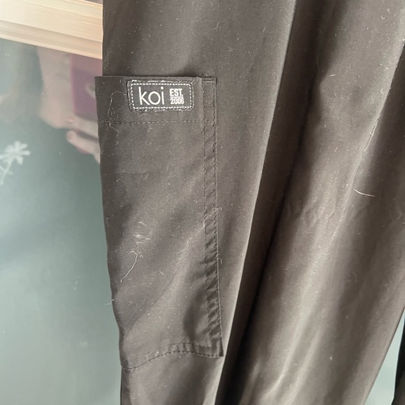 Black scrub set, includes top and bottoms - Picture 11 of 16